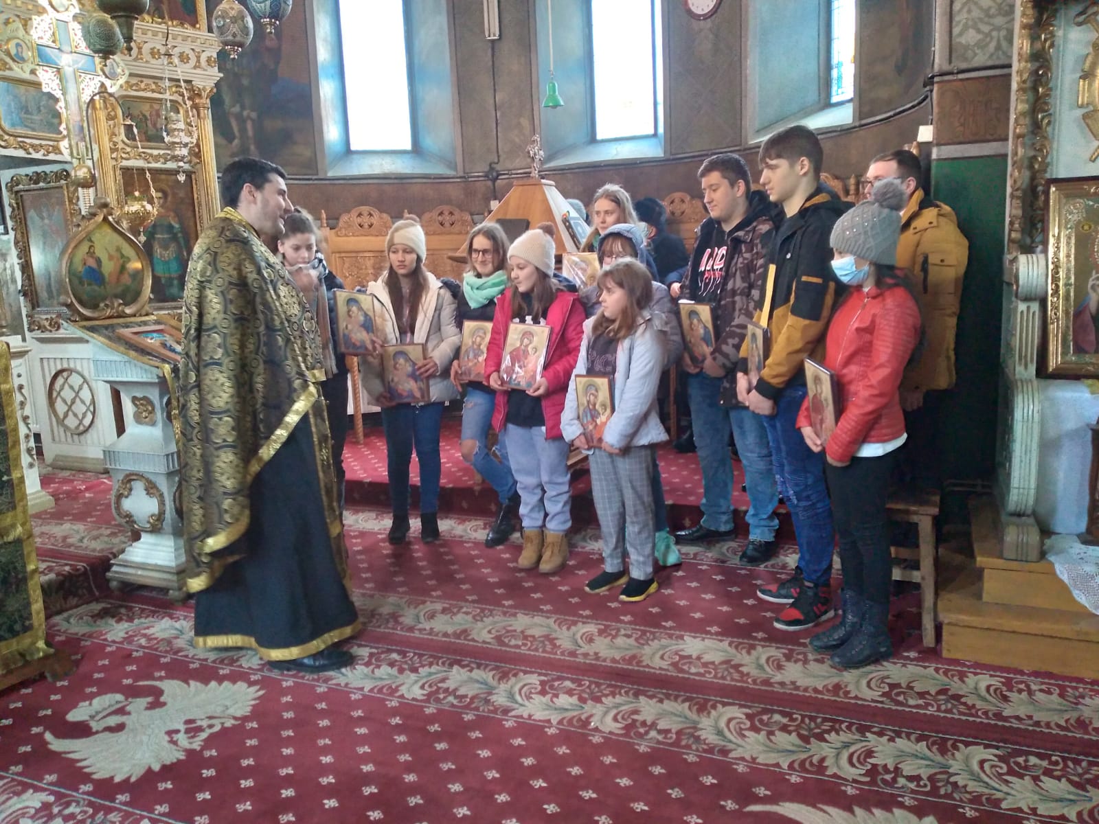 Elevii din Avrămeni, prezenți la slujbele Bisericii