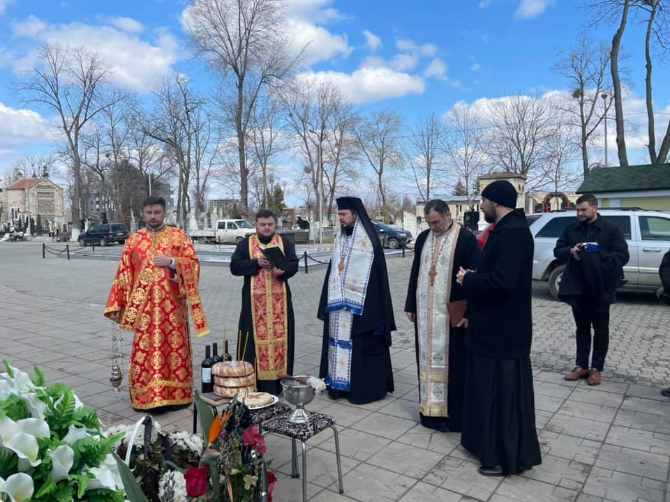 Nicolae Dabija și Alexei Mateevici, pomeniţi la Cimitirul Central din Chișinău Nicolae Dabija și Alexei Mateevici, pomeniţi la Cimitirul Central din Chișinău