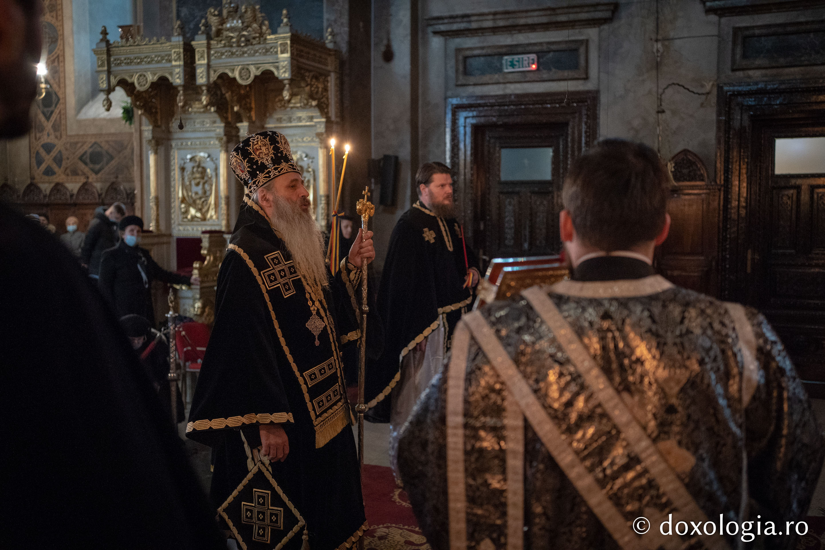 Părintele Mitropolit Teofan a slujit Liturghia Darurilor mai înainte sfințite la Catedrala Mitropolitană