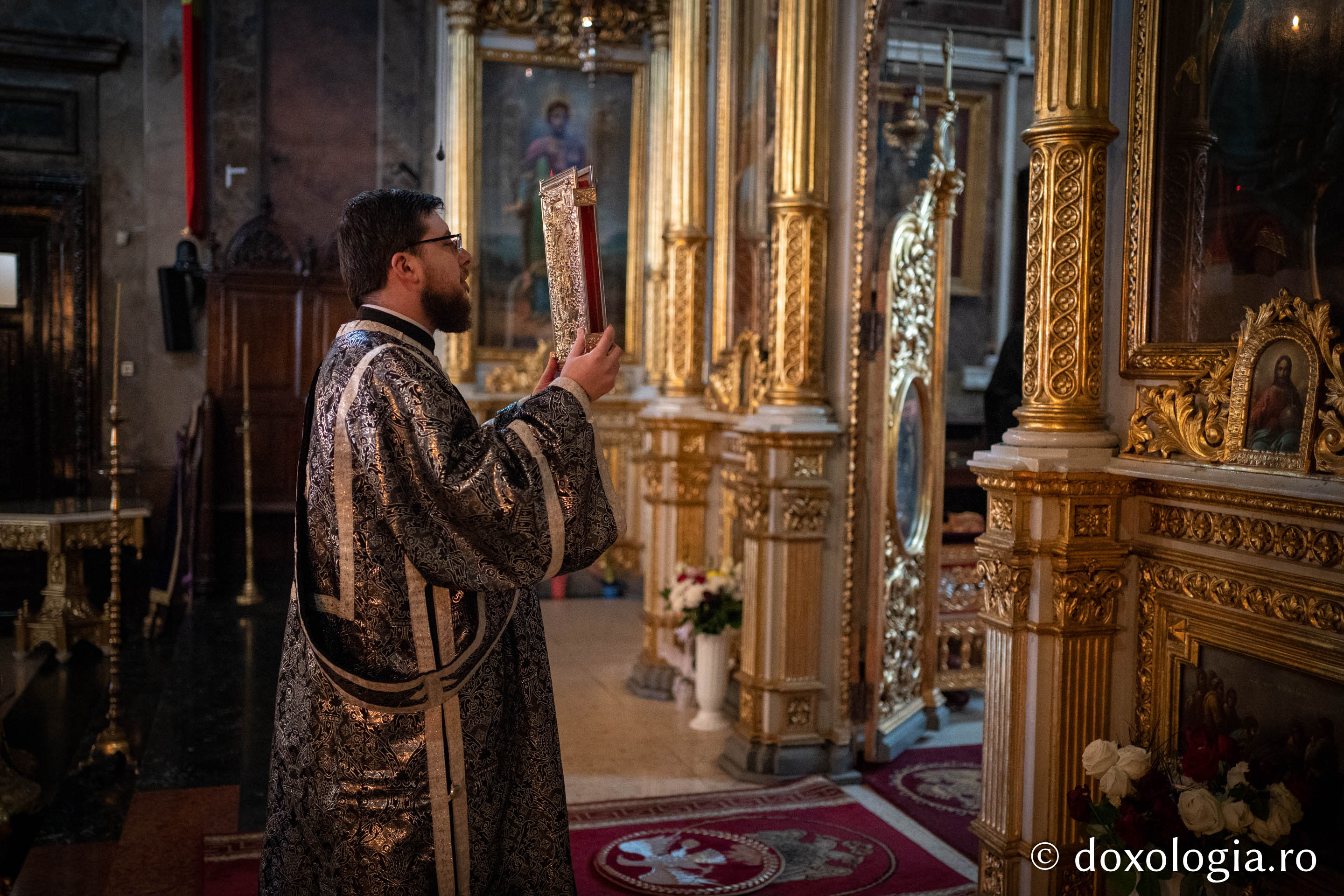 Părintele Mitropolit Teofan a slujit Liturghia Darurilor mai înainte sfințite la Catedrala Mitropolitană