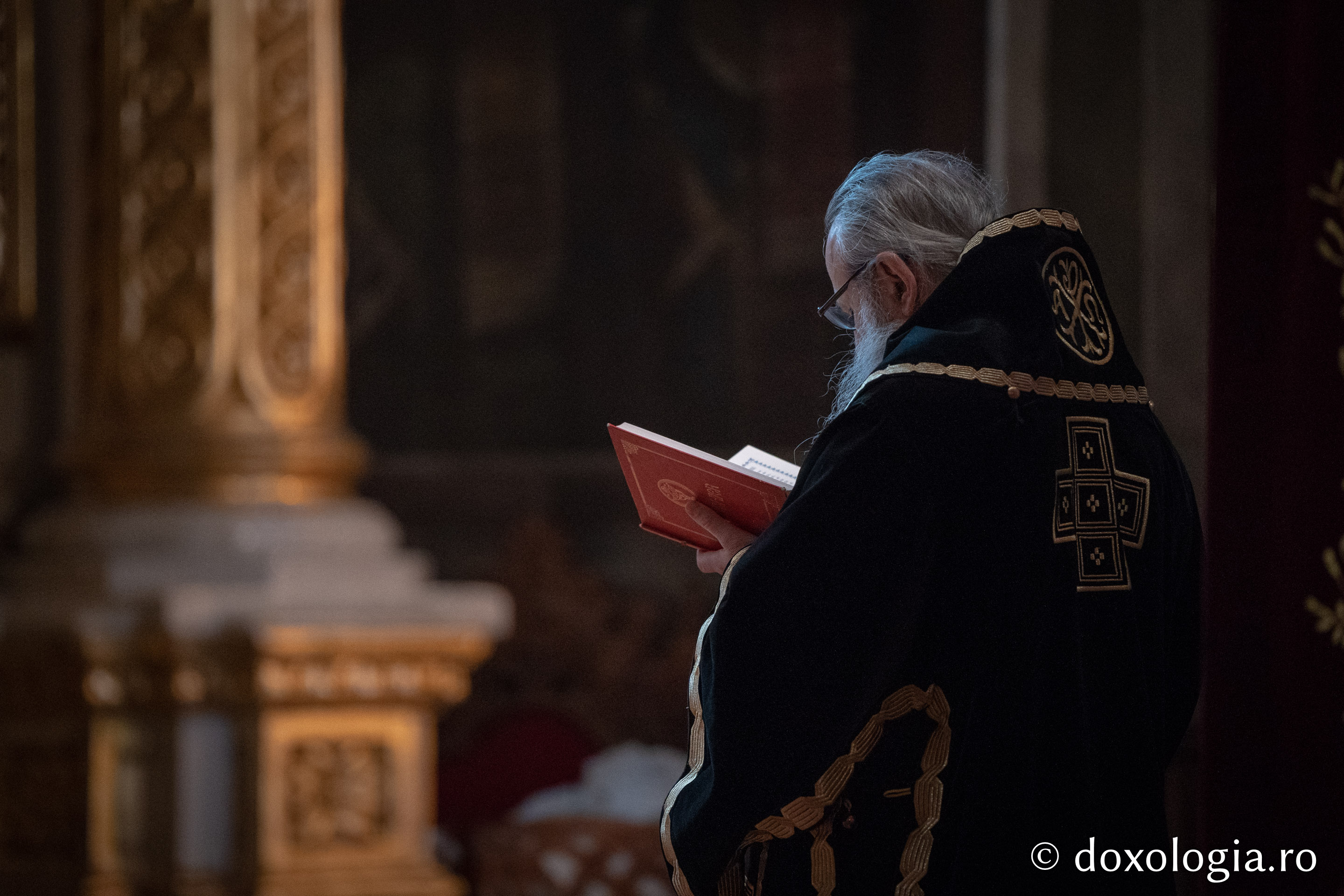 Părintele Mitropolit Teofan a slujit Liturghia Darurilor mai înainte sfințite la Catedrala Mitropolitană