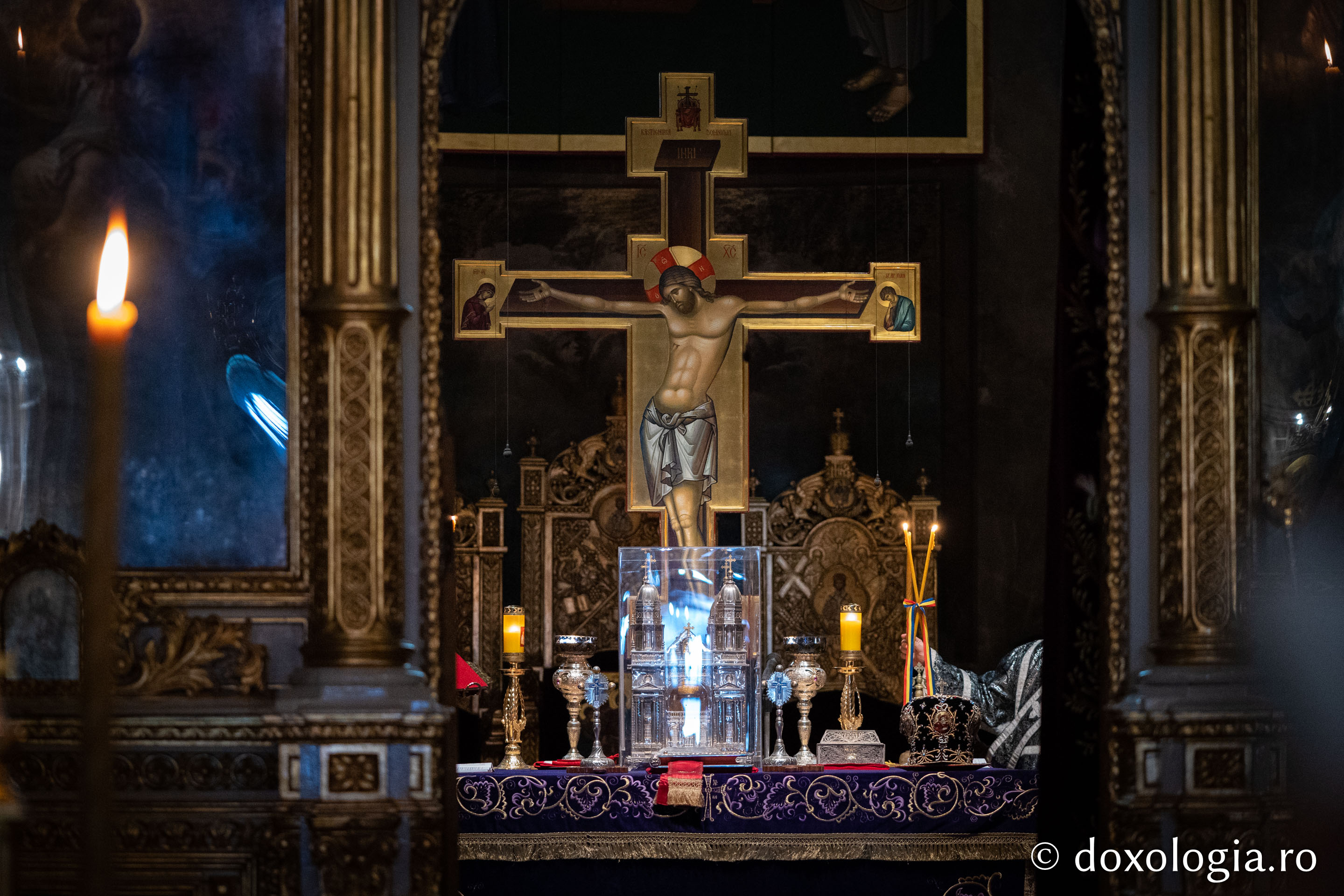 Părintele Mitropolit Teofan a slujit Liturghia Darurilor mai înainte sfințite la Catedrala Mitropolitană