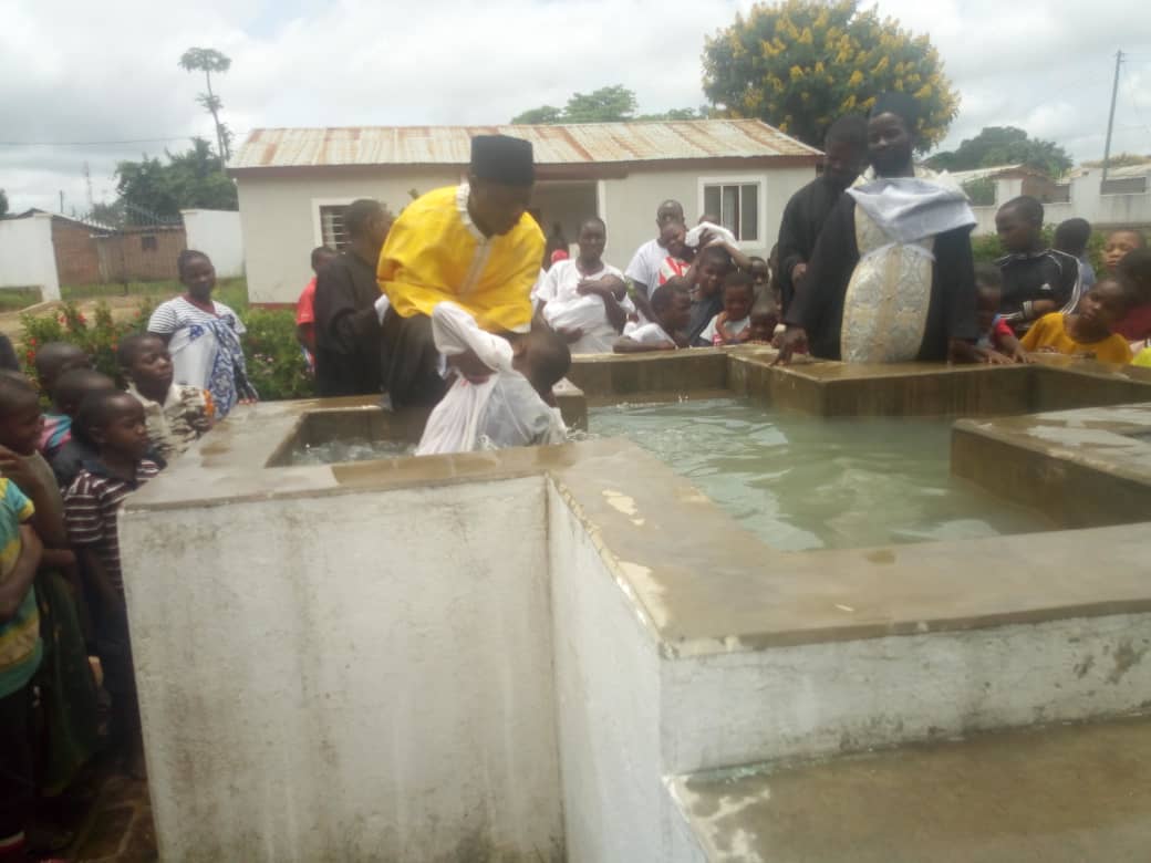 De la moarte la viață – pomenirea morților și 98 de botezuri la Centrul misionar din Kidamali