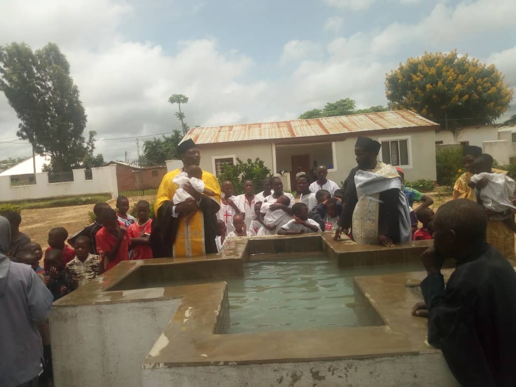 De la moarte la viață – pomenirea morților și 98 de botezuri la Centrul misionar din Kidamali