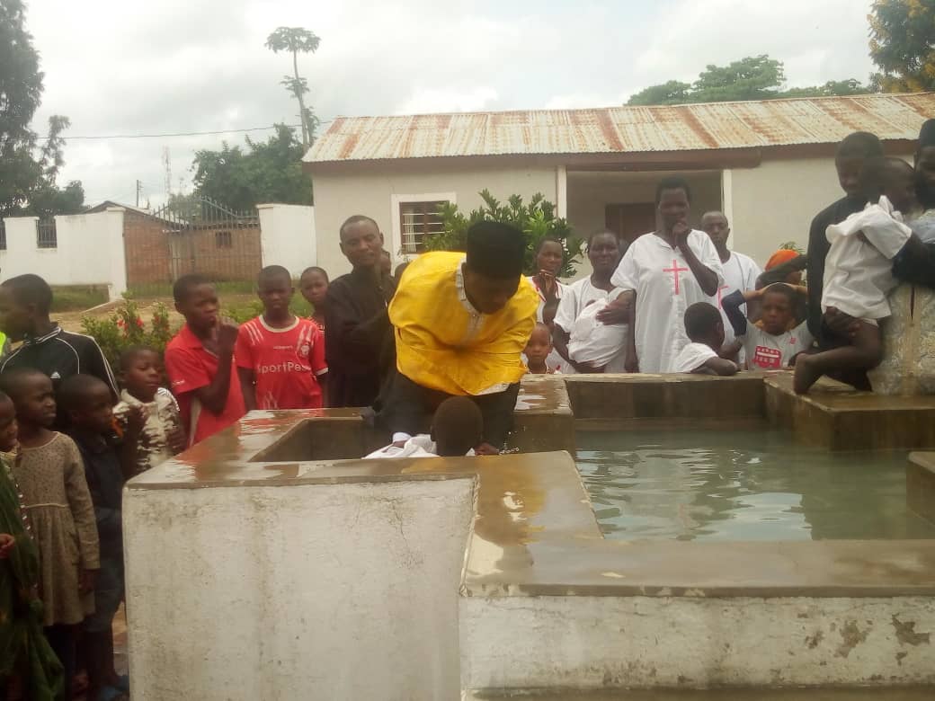 De la moarte la viață – pomenirea morților și 98 de botezuri la Centrul misionar din Kidamali