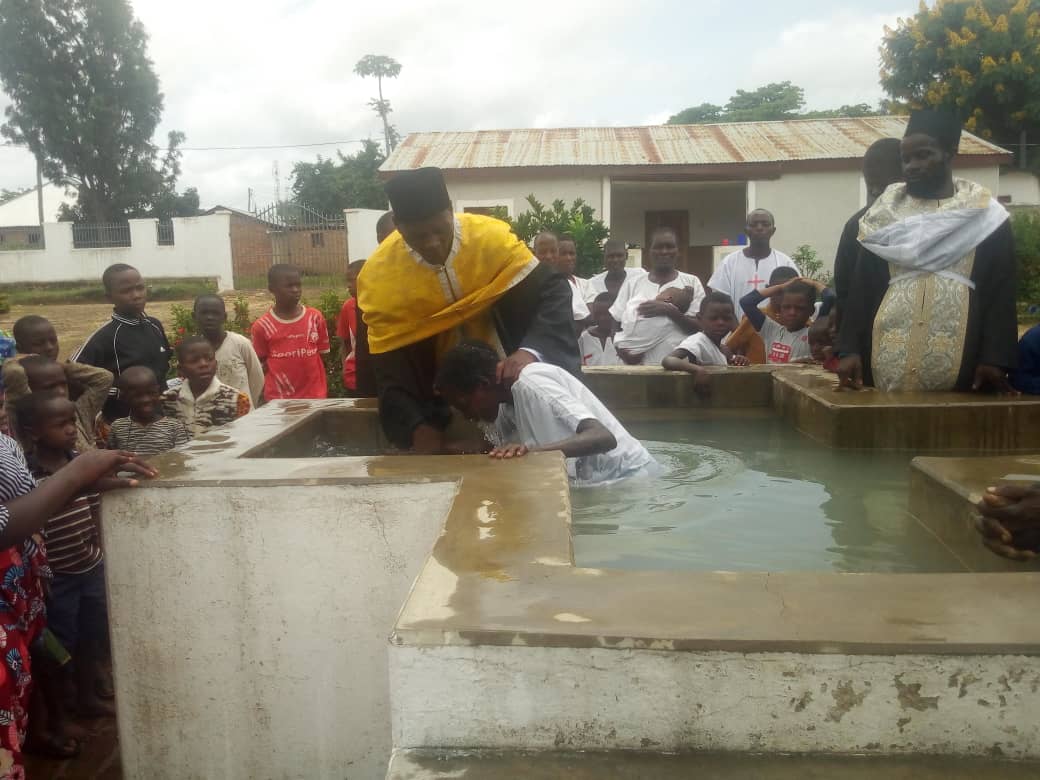 De la moarte la viață – pomenirea morților și 98 de botezuri la Centrul misionar din Kidamali