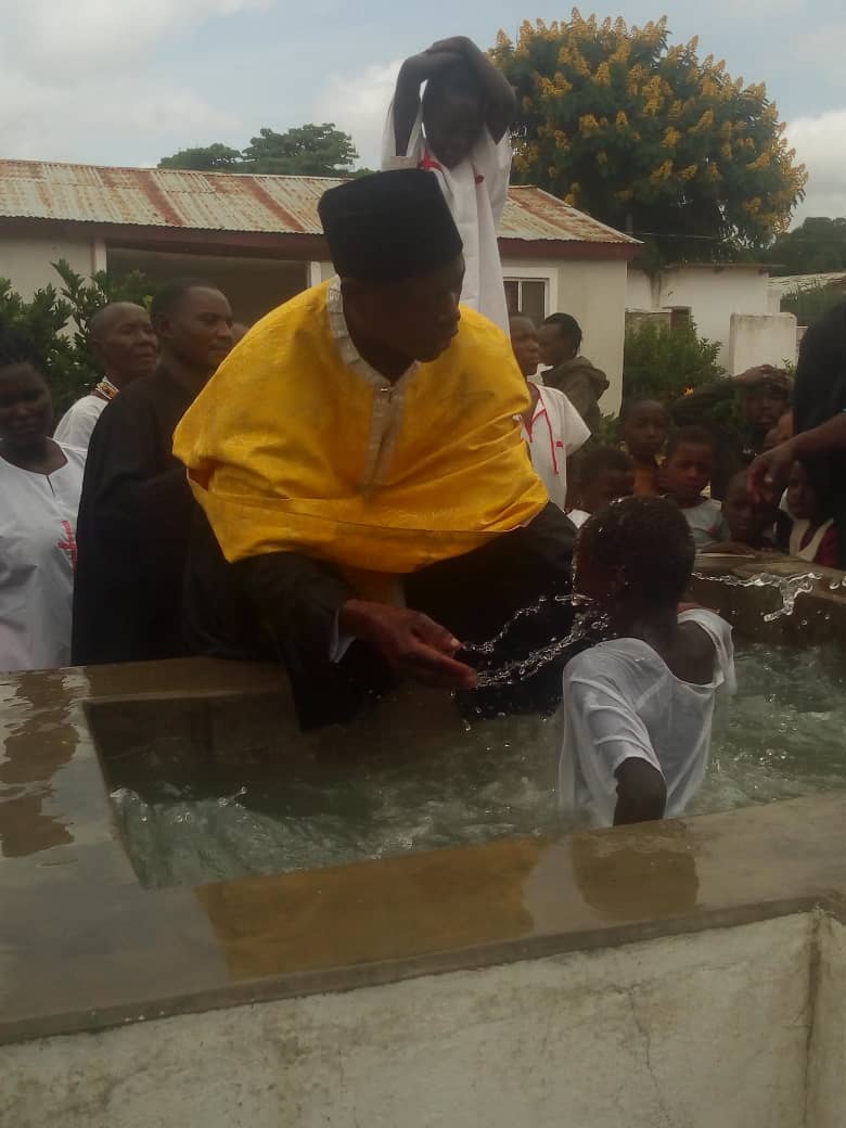 De la moarte la viață – pomenirea morților și 98 de botezuri la Centrul misionar din Kidamali