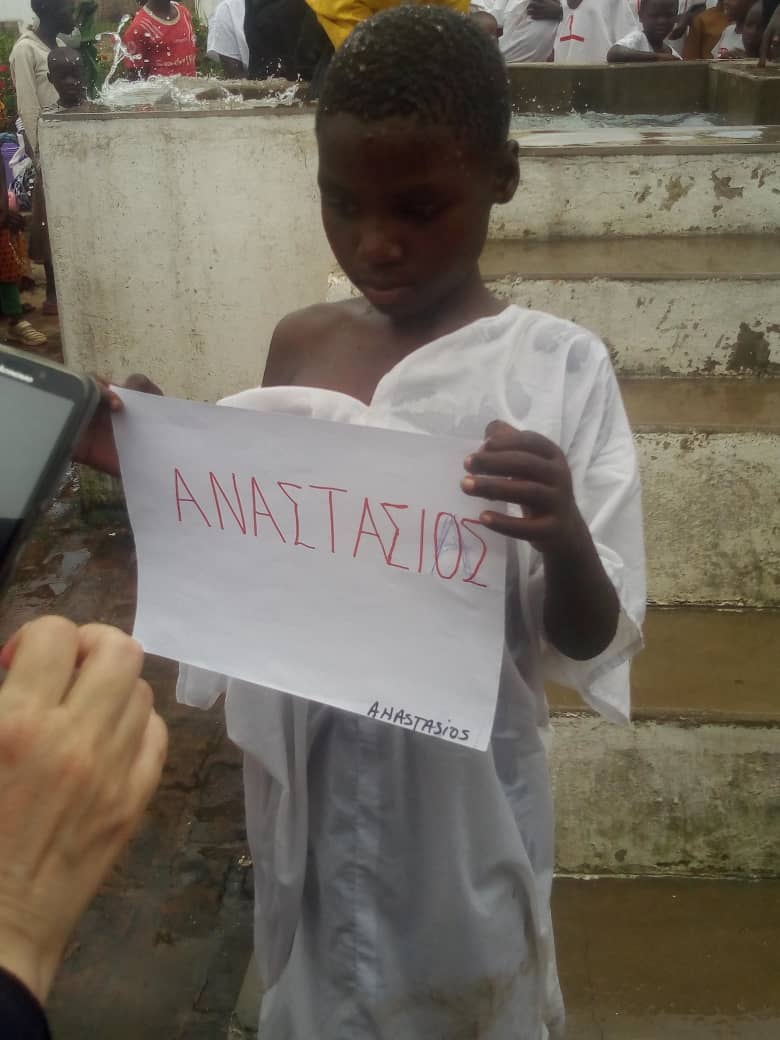 De la moarte la viață – pomenirea morților și 98 de botezuri la Centrul misionar din Kidamali