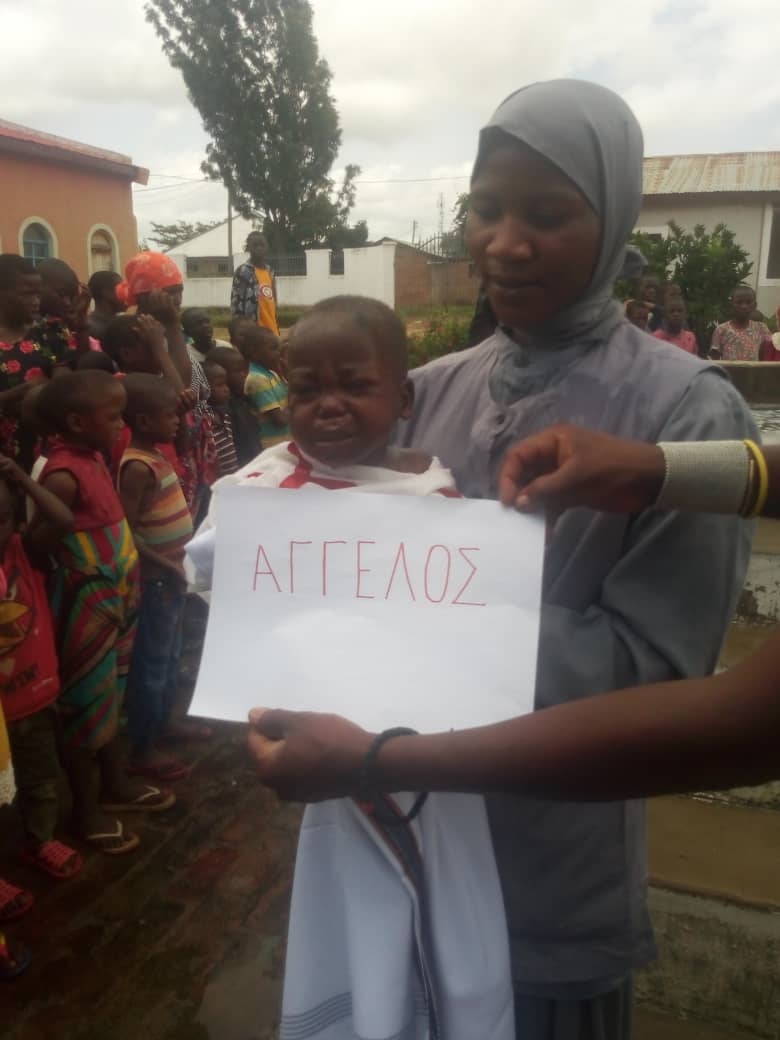 De la moarte la viață – pomenirea morților și 98 de botezuri la Centrul misionar din Kidamali