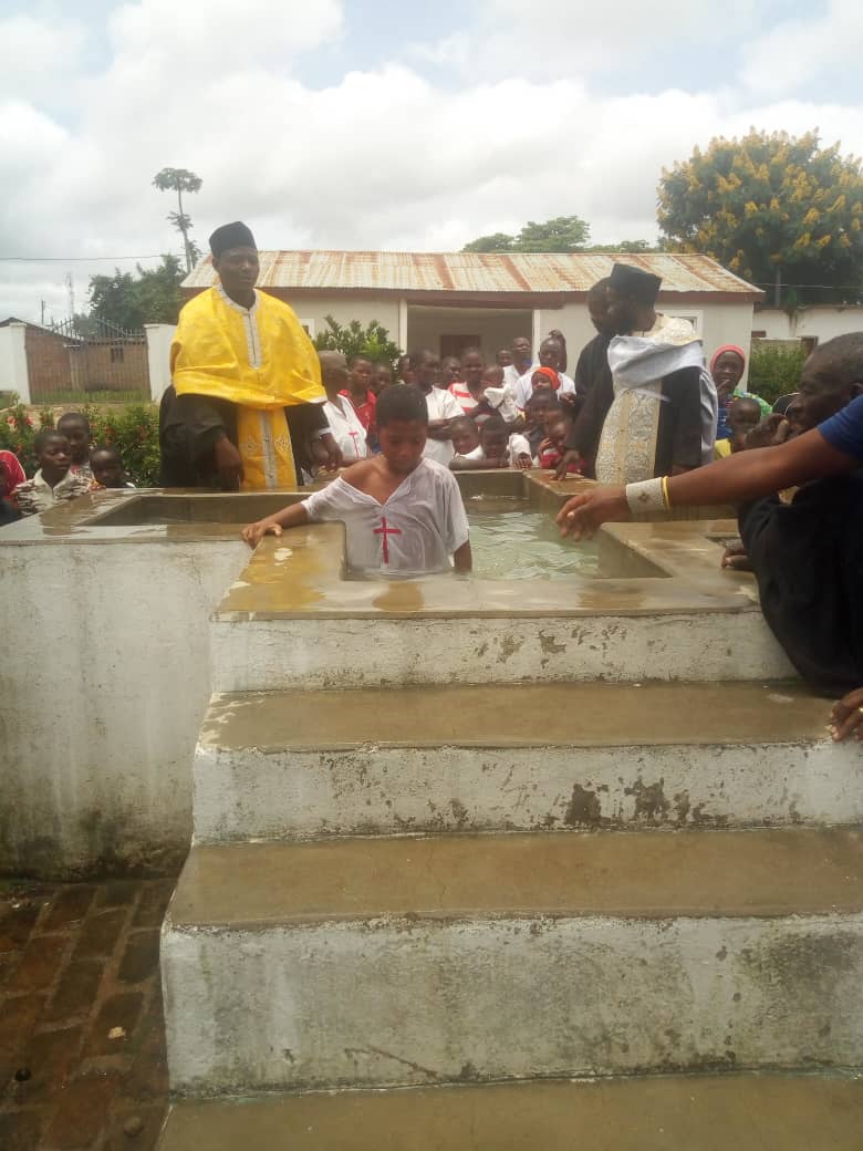 De la moarte la viață – pomenirea morților și 98 de botezuri la Centrul misionar din Kidamali