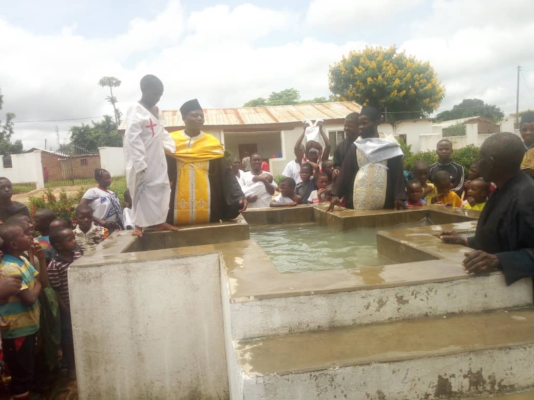 De la moarte la viață – pomenirea morților și 98 de botezuri la Centrul misionar din Kidamali