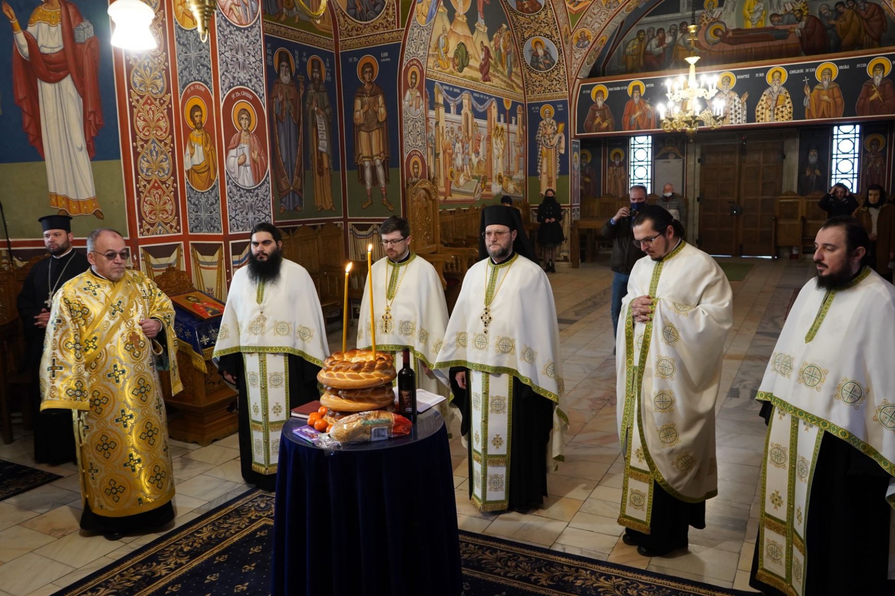 Slujbă de pomenire pentru victimele pandemiei și pentru Înaltpreasfințitul Arhiepiscop Pimen, la împlinirea a 30 de ani de la înscăunarea ca arhiereu