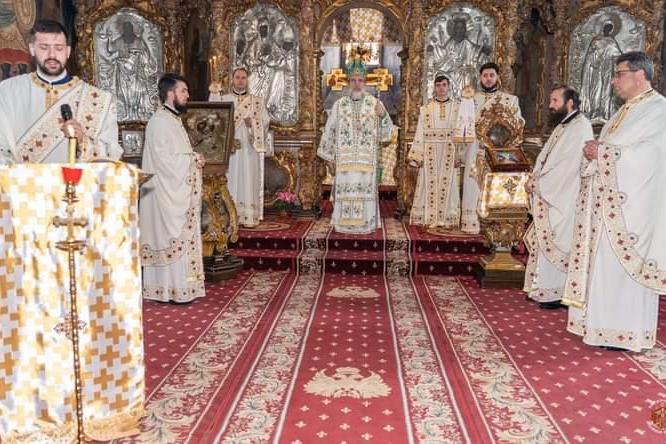 Liturghie arhierească la Catedrala Arhiepiscopală din Roman