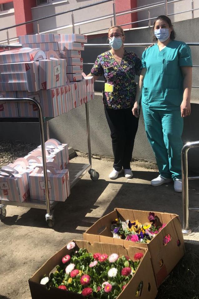 Daruri pentru copiii din maternitățile Eparhiei Romanului și Bacăului