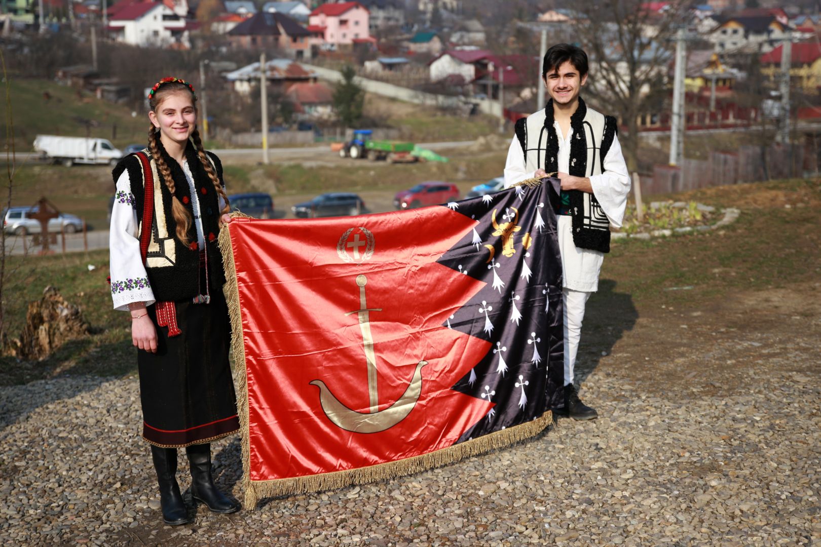 Sfântă Liturghie săvârșită de doi ierarhi, la împlinirea a 103 ani de la Unirea Basarabiei cu România