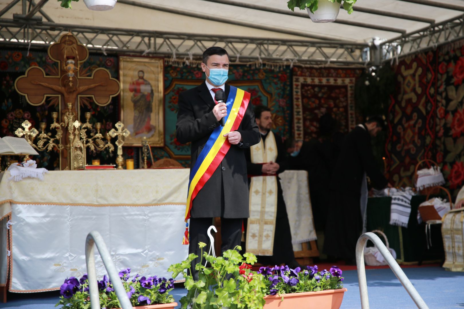 Sfântă Liturghie săvârșită de doi ierarhi, la împlinirea a 103 ani de la Unirea Basarabiei cu România