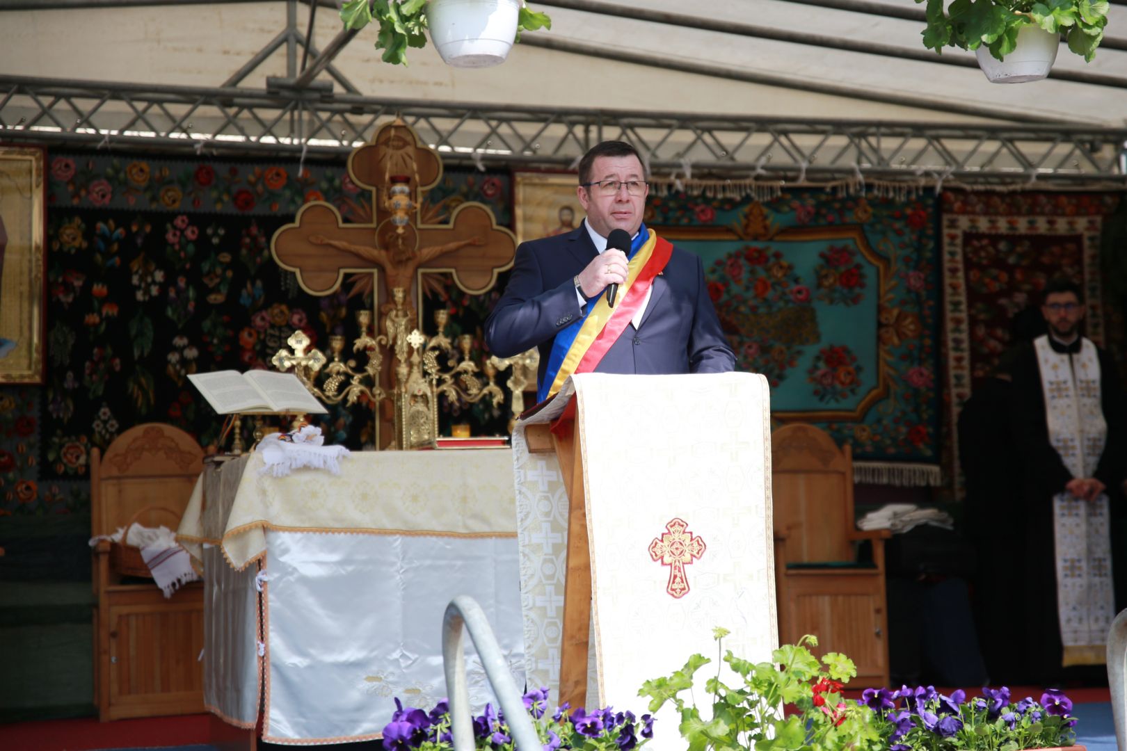 Sfântă Liturghie săvârșită de doi ierarhi, la împlinirea a 103 ani de la Unirea Basarabiei cu România