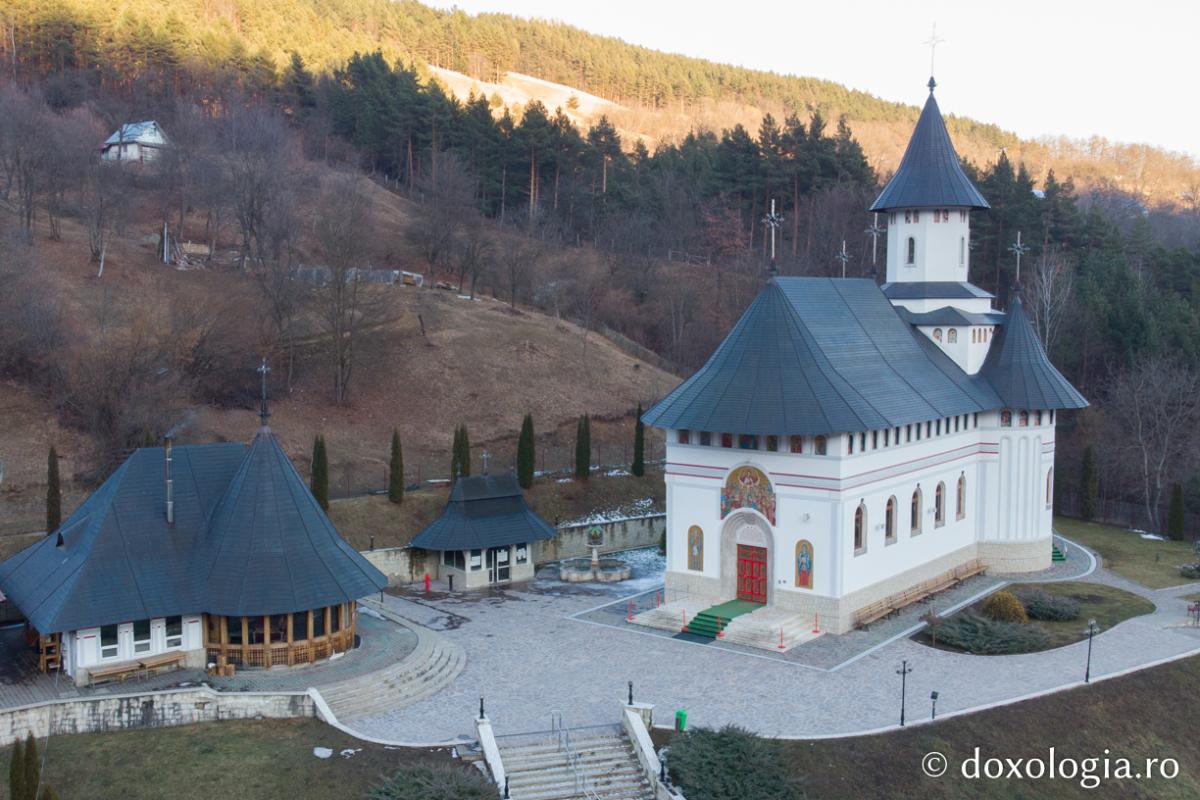 (Video) Momentele de încercare întâmpinate de Mănăstirea Pângărați de-a lungul timpului