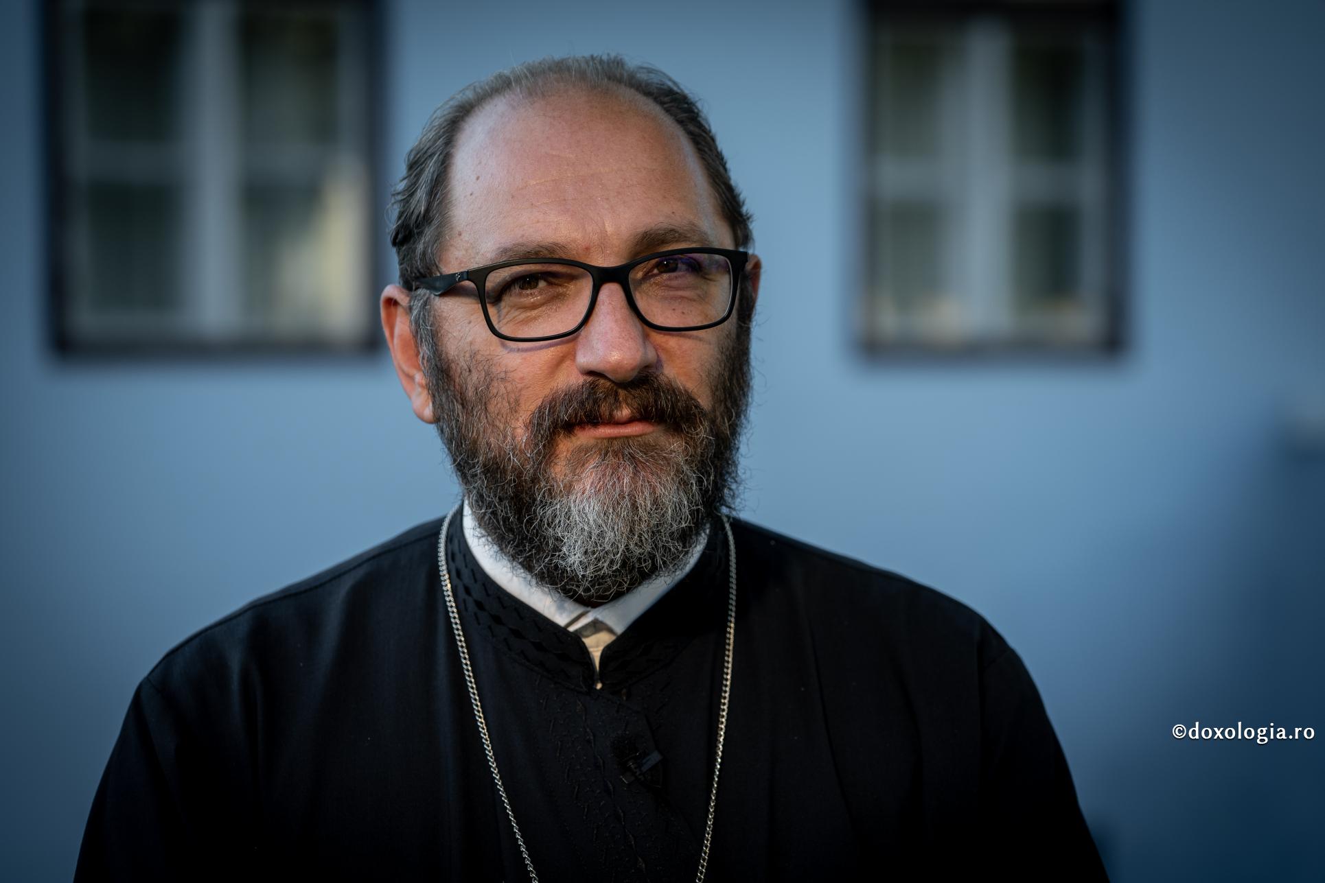 Foto: Constantin Comici În vremea aceea, intrând iarăși Iisus în Capernaum (Marcu 2,1-12)
