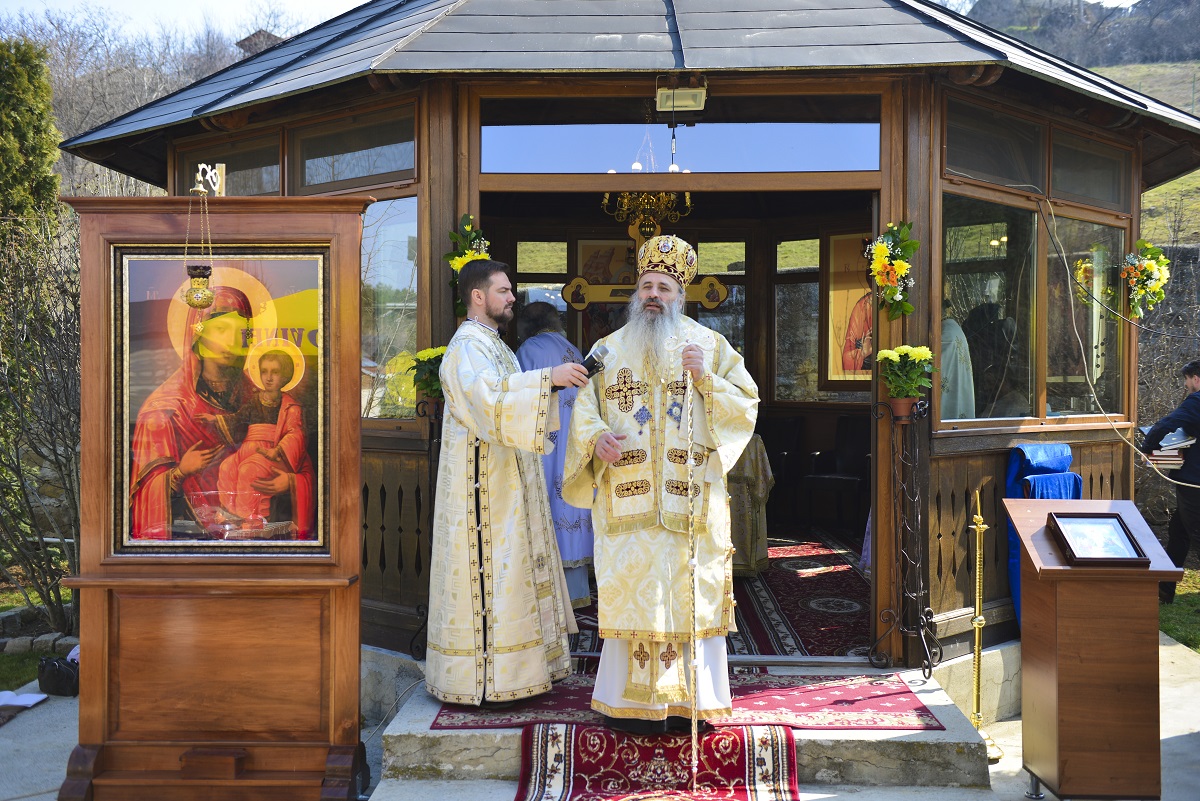 IPS Mitropolit Teofan, la Mănăstirea Hlincea: „Biserica Ortodoxă este cunoașterea lui Dumnezeu”