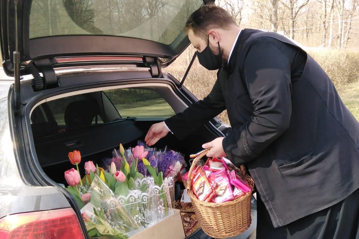 Flori pentru pacientele Spitalului de Psihiatrie şi pentru Măsuri de Siguranţă Pădureni – Grajduri