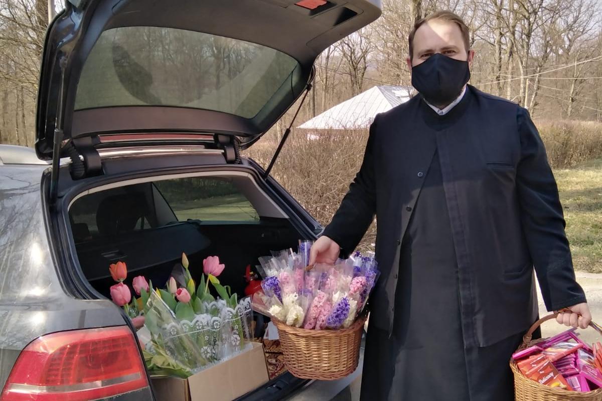 Flori pentru pacientele Spitalului de Psihiatrie şi pentru Măsuri de Siguranţă Pădureni – Grajduri