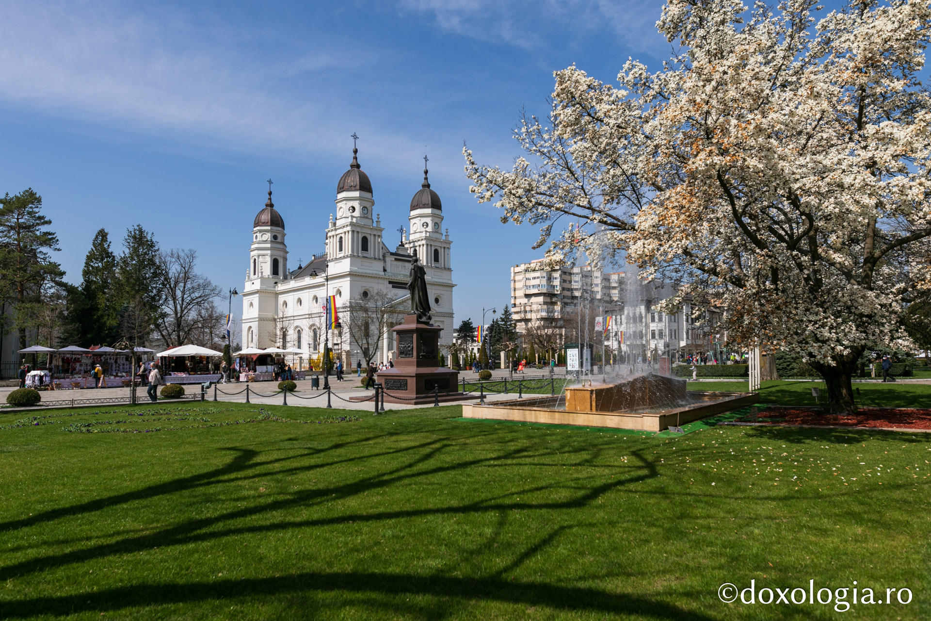 (Foto) Primăvara – prilej de înnoire sufletească alături de Sfânta Parascheva