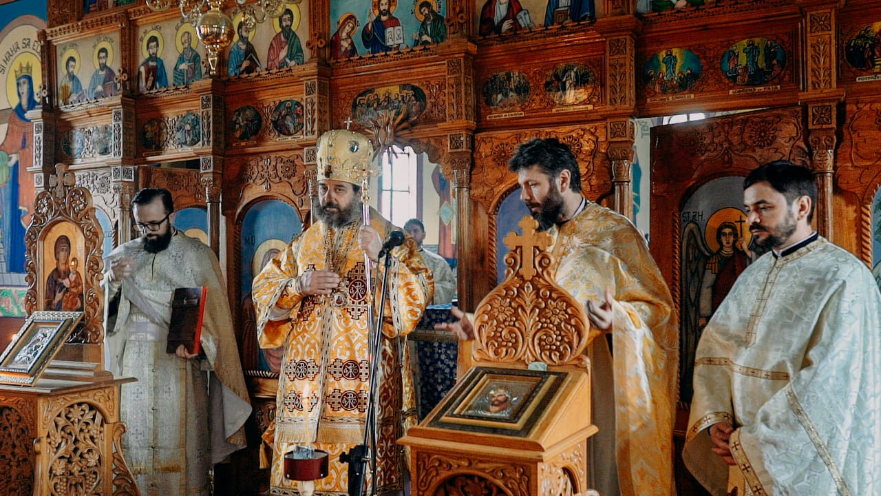 Slujiri arhierești în Sâmbăta lui Lazăr: PS Nichifor a hirotonit un preot pentru Parohia Bojila și a săvârșit slujba Vecerniei la Parohia Flora Tătărași