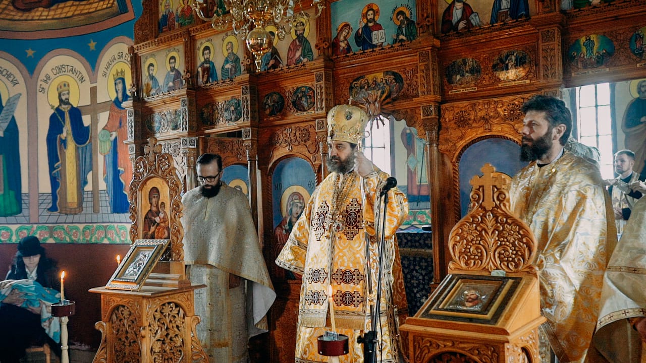 Slujiri arhierești în Sâmbăta lui Lazăr: PS Nichifor a hirotonit un preot pentru Parohia Bojila și a săvârșit slujba Vecerniei la Parohia Flora Tătărași