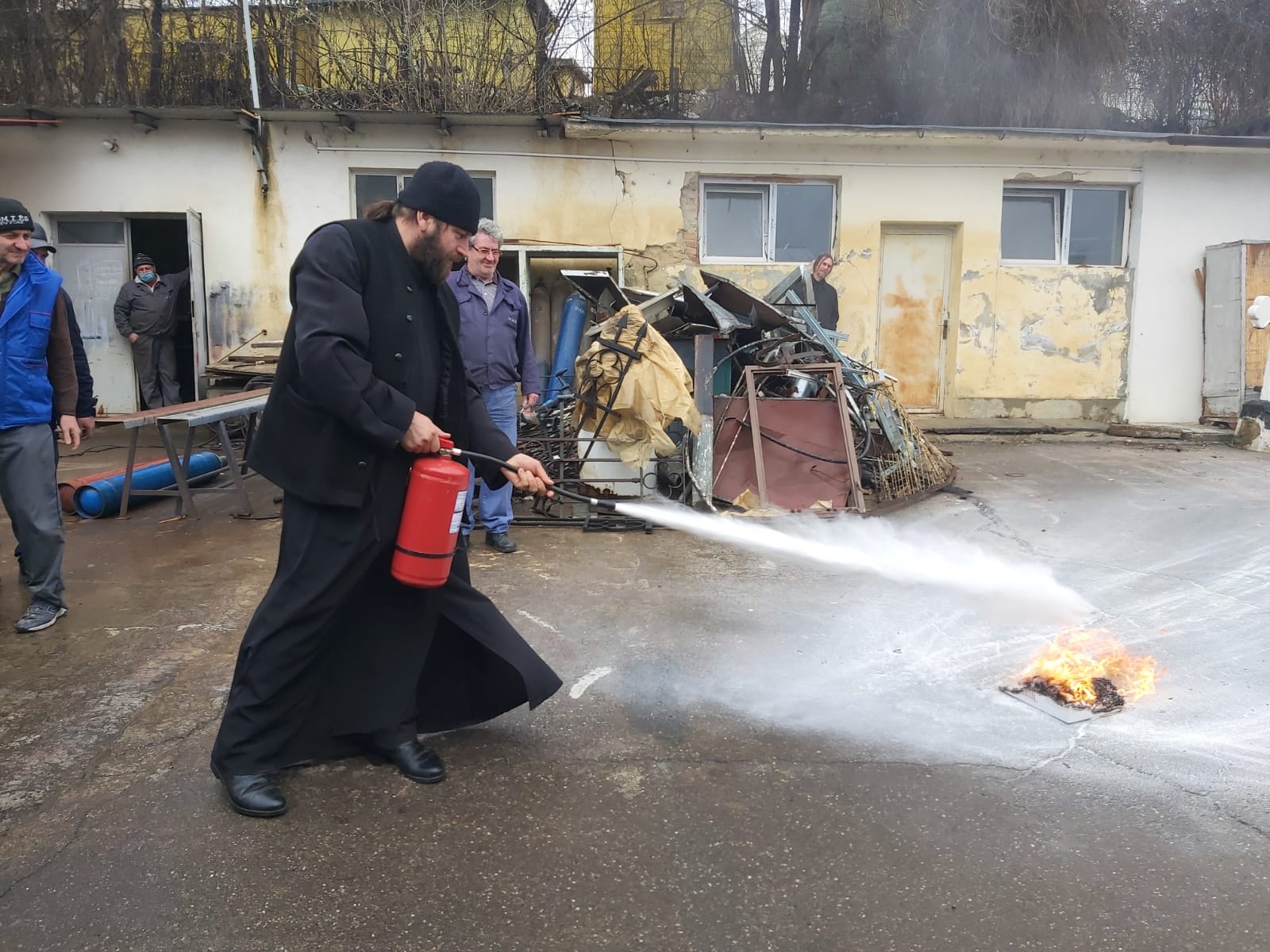 Exemplificarea acordării măsurilor de prim ajutor, la Fabrica de lumânări „Sfântul Mina”