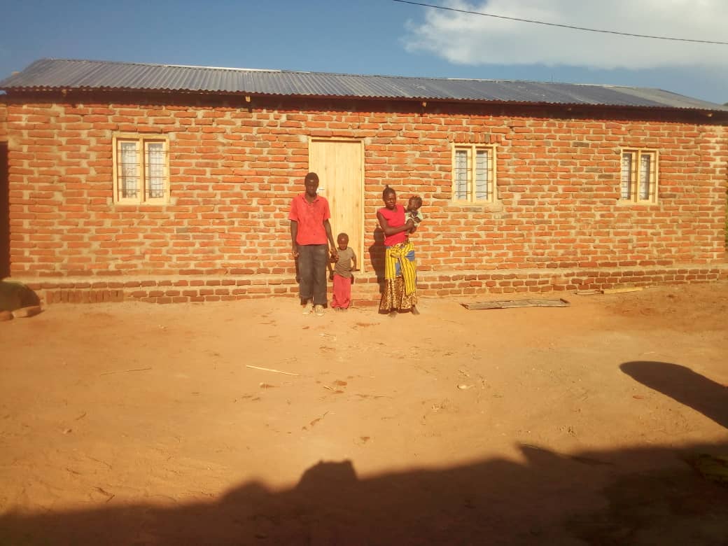 O casă de cărămidă pentru Antonie și familia lui