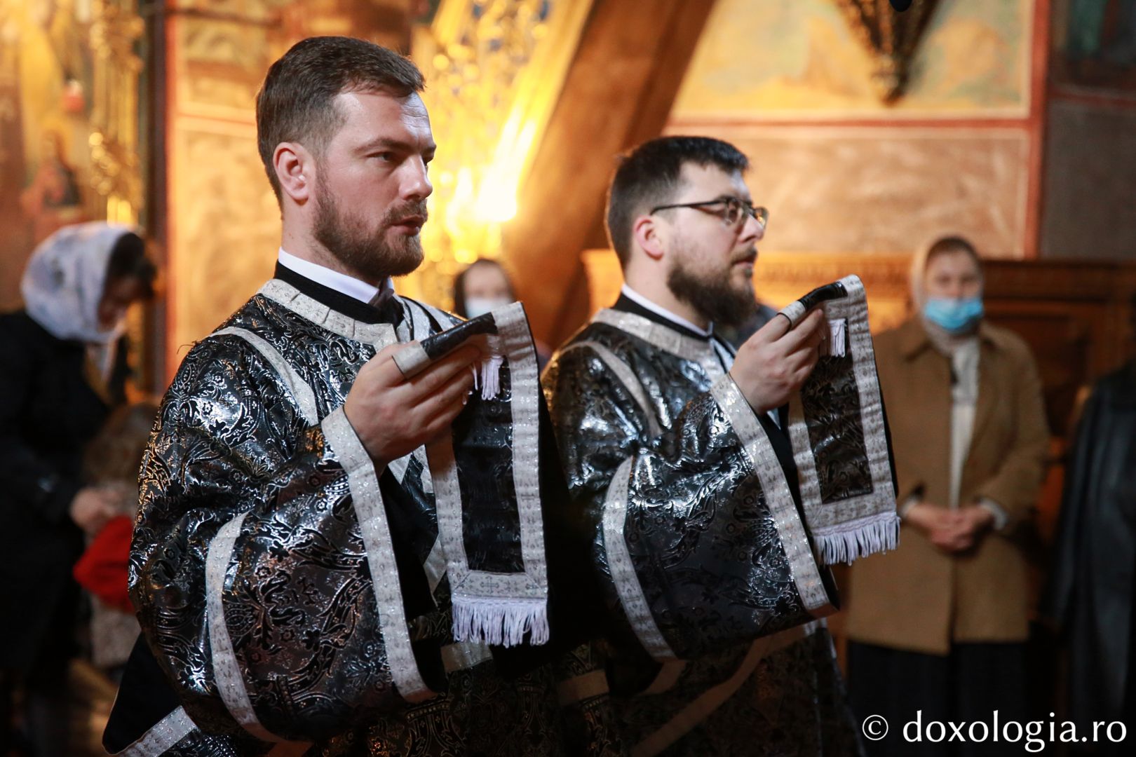 Părintele Mitropolit Teofan în Sfânta și Marea Joi : „Dumnezeu dorește ca în fiecare om să se împlinească taina răstignirii Sale”