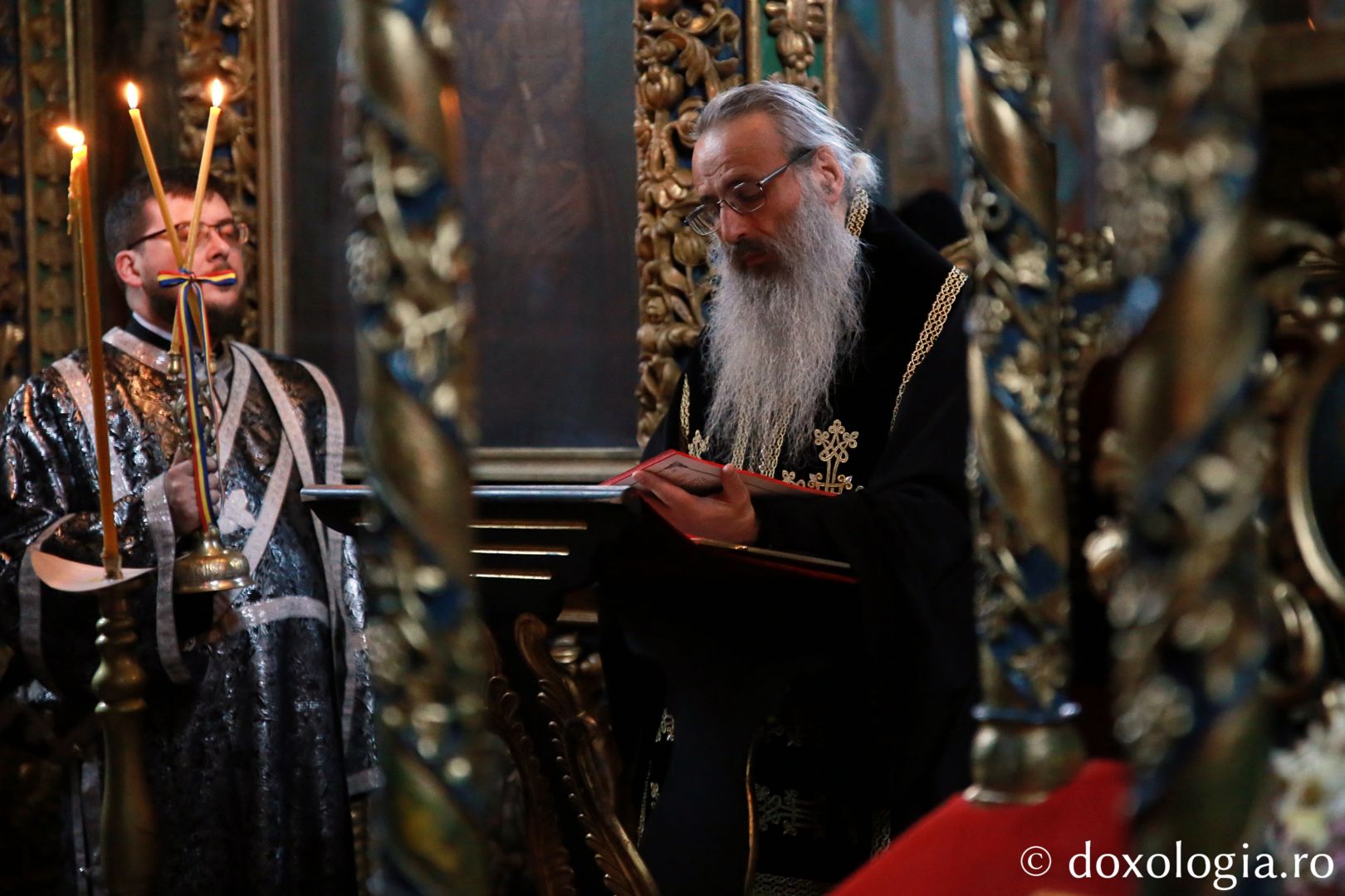 Părintele Mitropolit Teofan în Sfânta și Marea Joi : „Dumnezeu dorește ca în fiecare om să se împlinească taina răstignirii Sale”