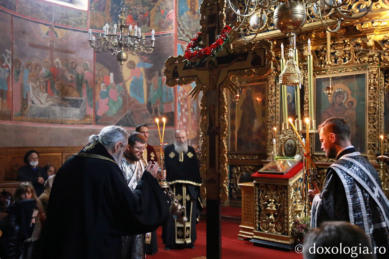 Părintele Mitropolit Teofan în Sfânta și Marea Joi : „Dumnezeu dorește ca în fiecare om să se împlinească taina răstignirii Sale”