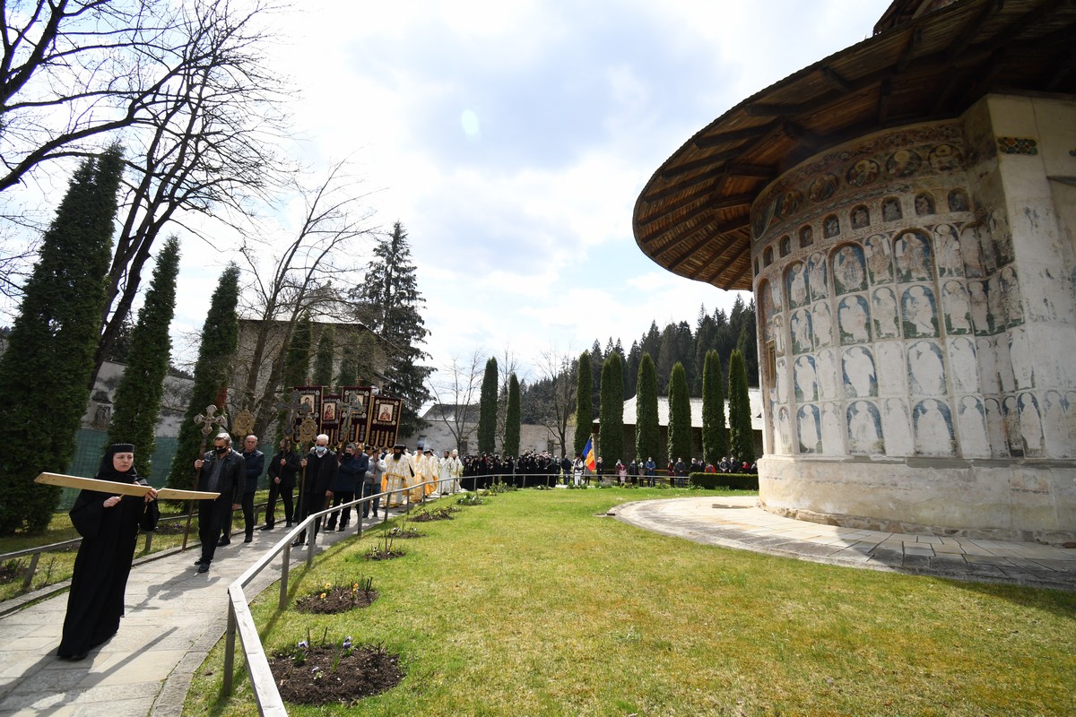 Liturghie arhierească la Mănăstirea Voroneț