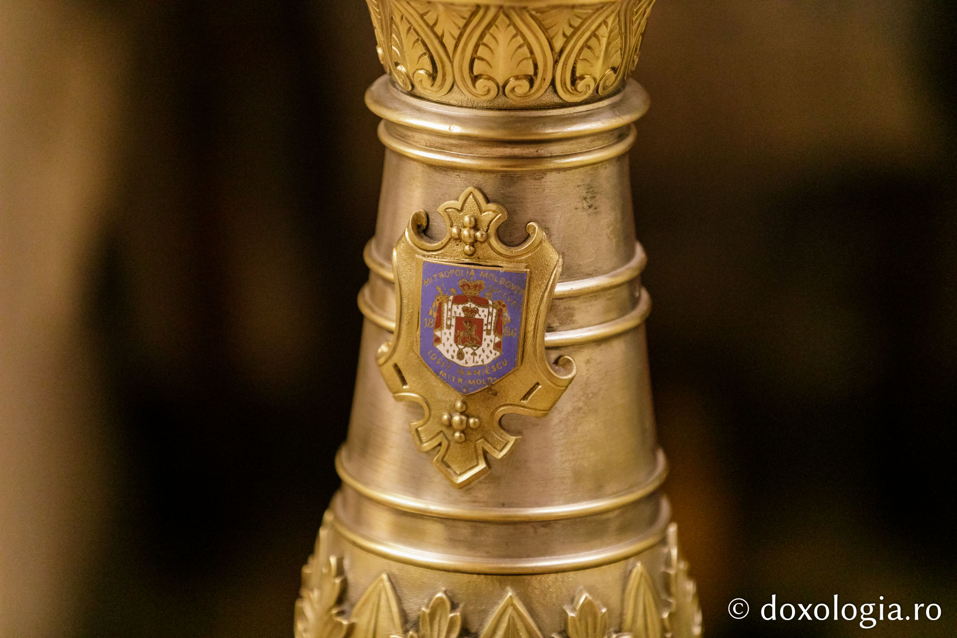 Exponatul lunii aprilie: Sfeșnicele mari de la sfințirea Catedralei Mitropolitane
