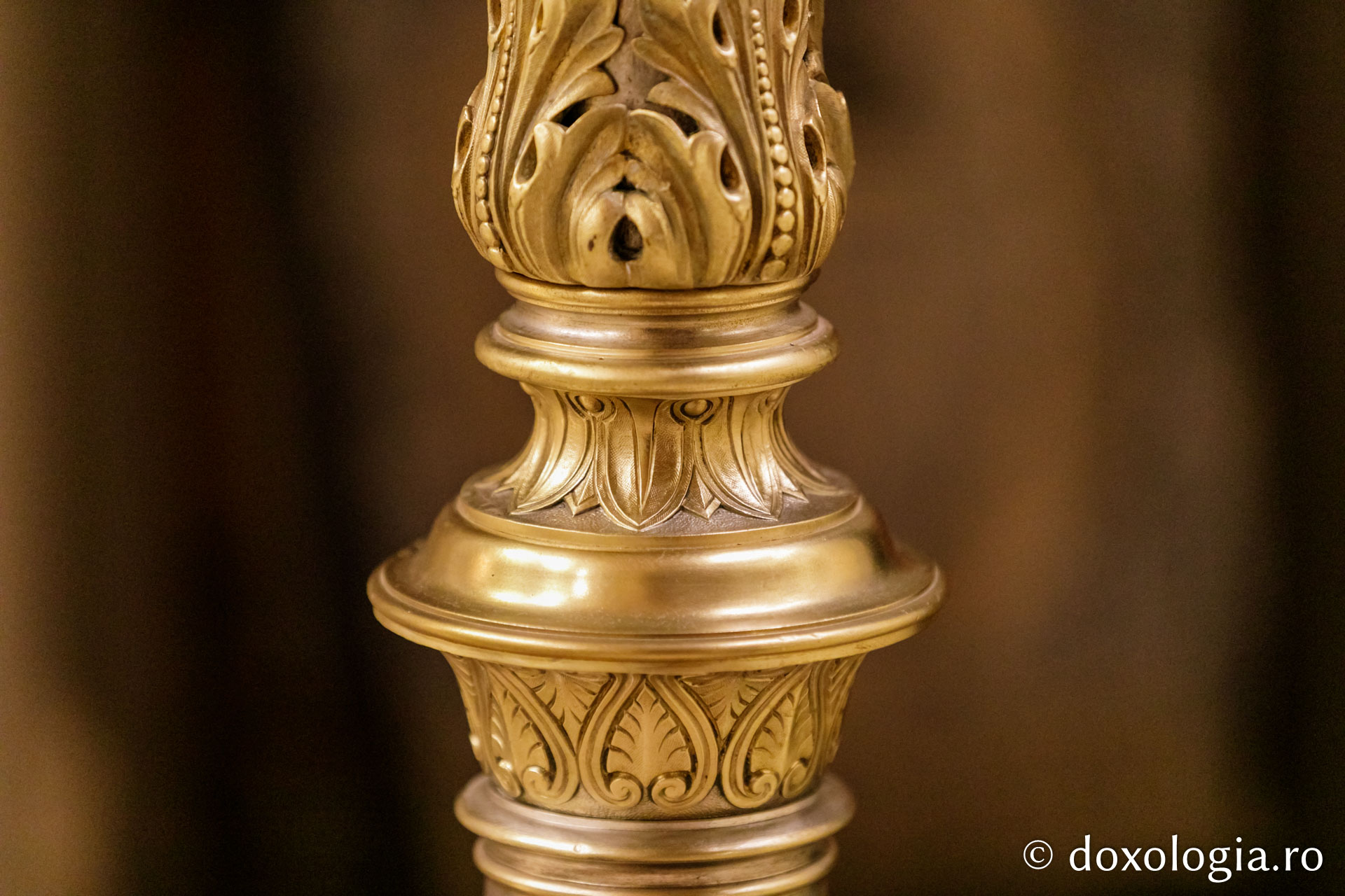 Exponatul lunii aprilie: Sfeșnicele mari de la sfințirea Catedralei Mitropolitane