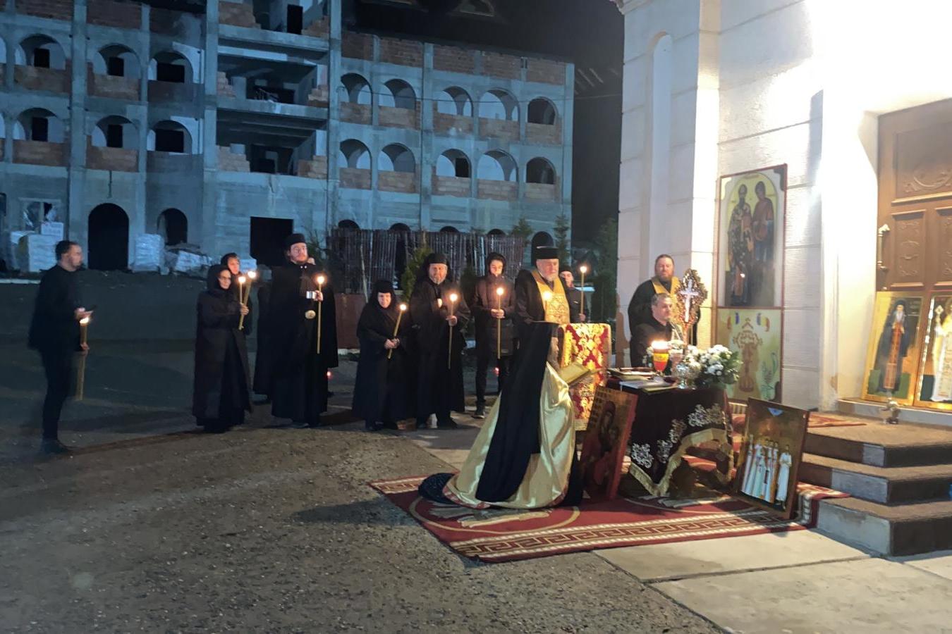 Un fragment din Acoperământul Maicii Domnului a fost dăruit Mănăstirii Nechit