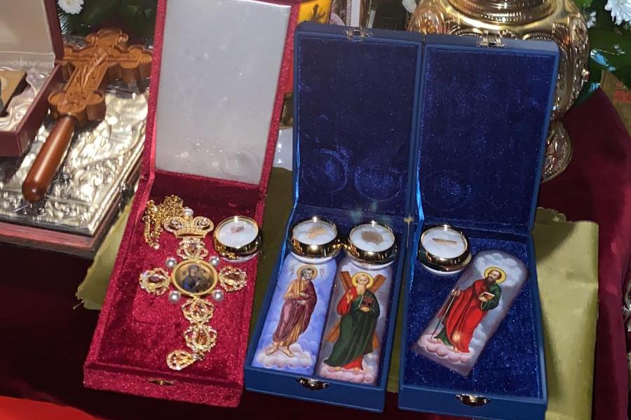 Un fragment din Acoperământul Maicii Domnului a fost dăruit Mănăstirii Nechit