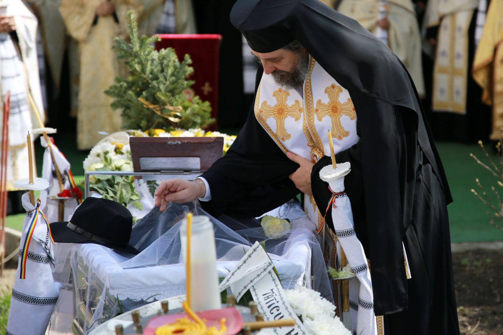 Părintele manualelor școlare de religie, domnul Corneliu Muha, a fost înmormântat la Iași