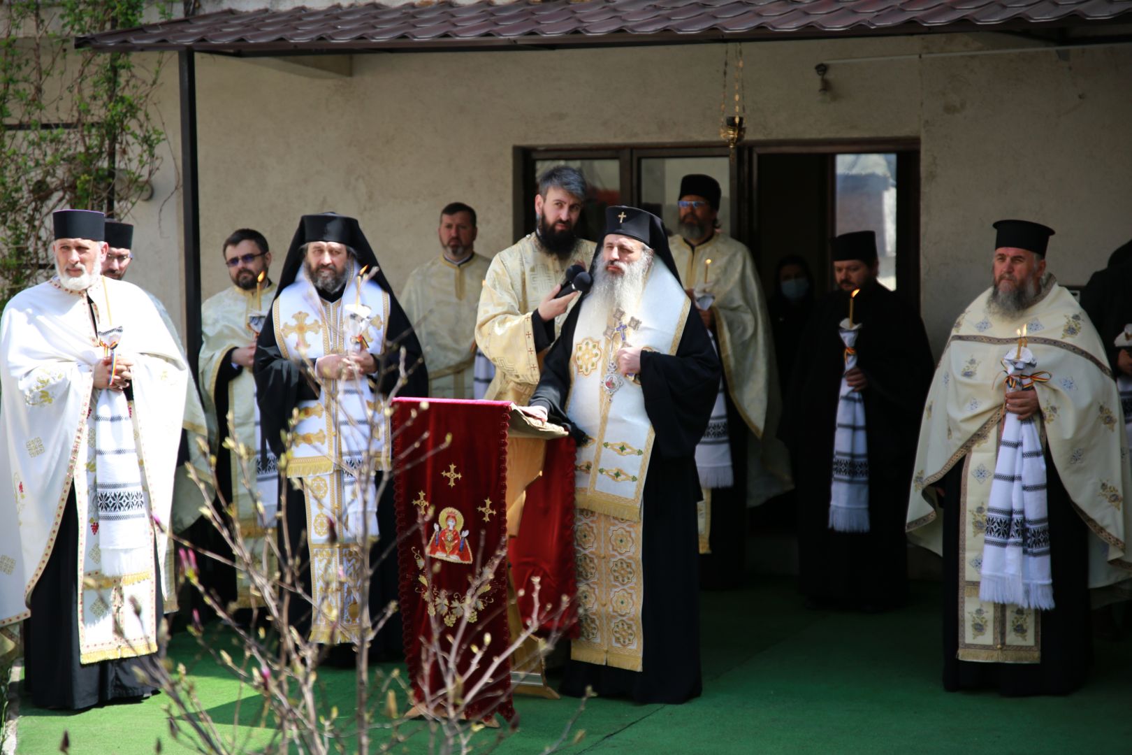 Părintele manualelor școlare de religie, domnul Corneliu Muha, a fost înmormântat la Iași