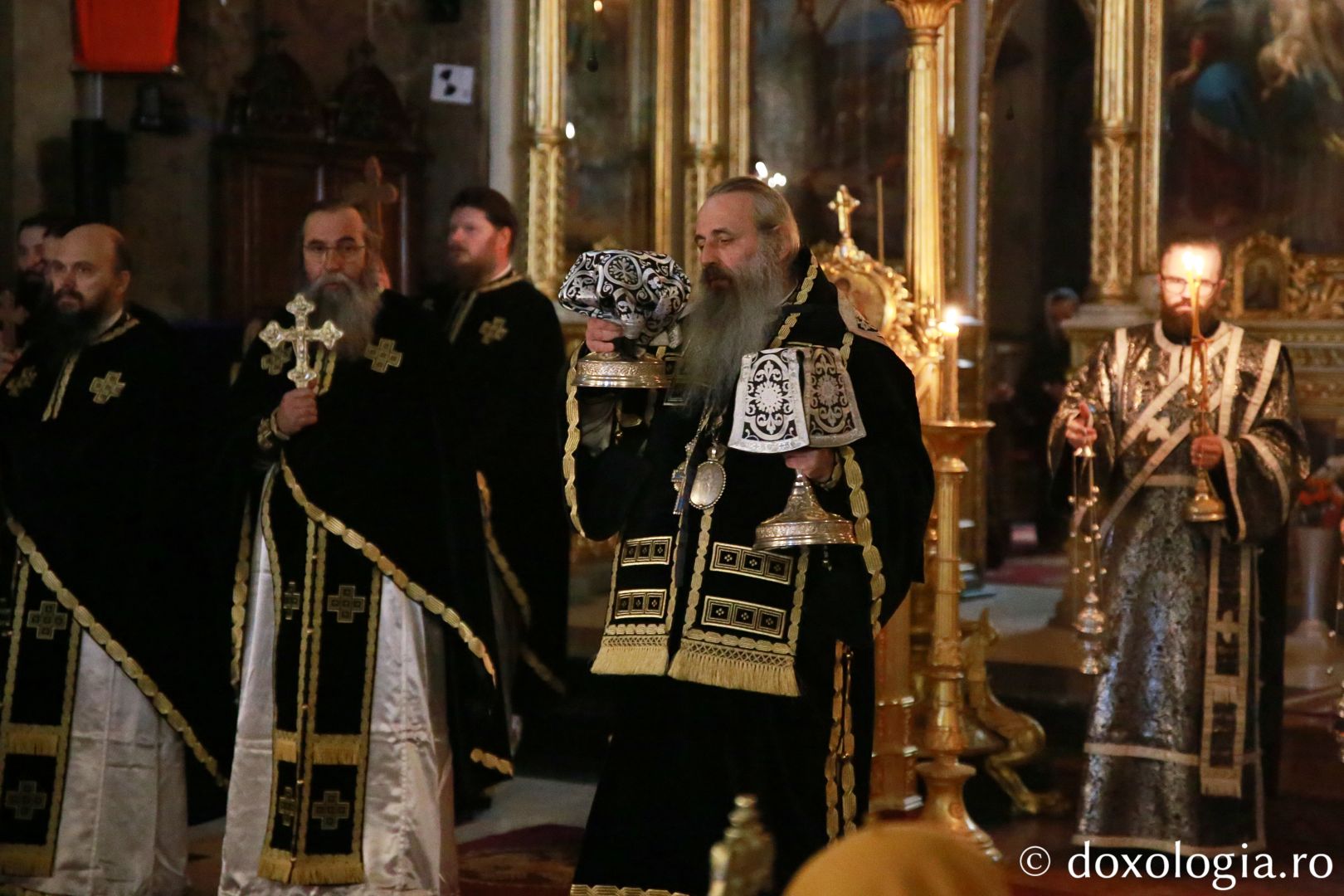 Părintele Mitropolit Teofan la Liturghia Darurilor: „Viața creștină este foarte surprinzătoare”