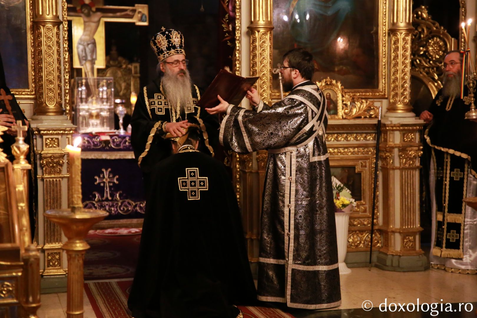 Părintele Mitropolit Teofan la Liturghia Darurilor: „Viața creștină este foarte surprinzătoare”