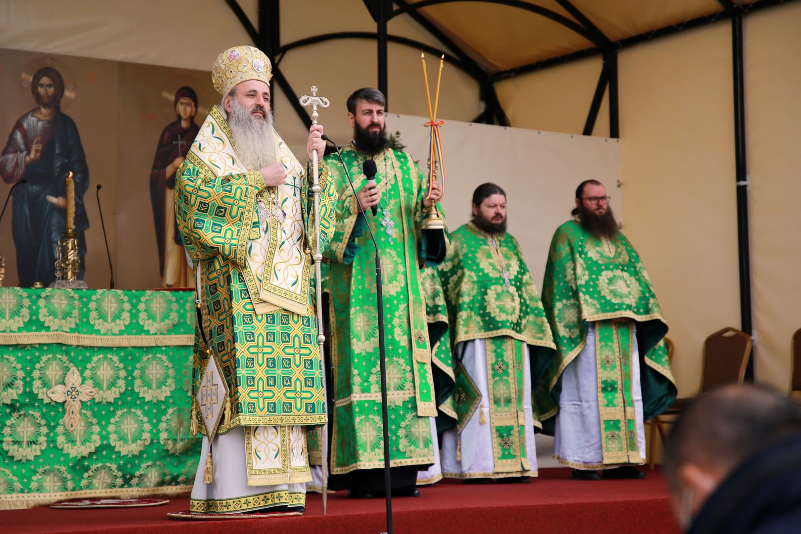 foto: Flavius Popa Părintele Mitropolit Teofan în Duminica Floriilor: „Împărăția cerurilor, Ierusalimul cel Ceresc, se află înăuntrul vostru”