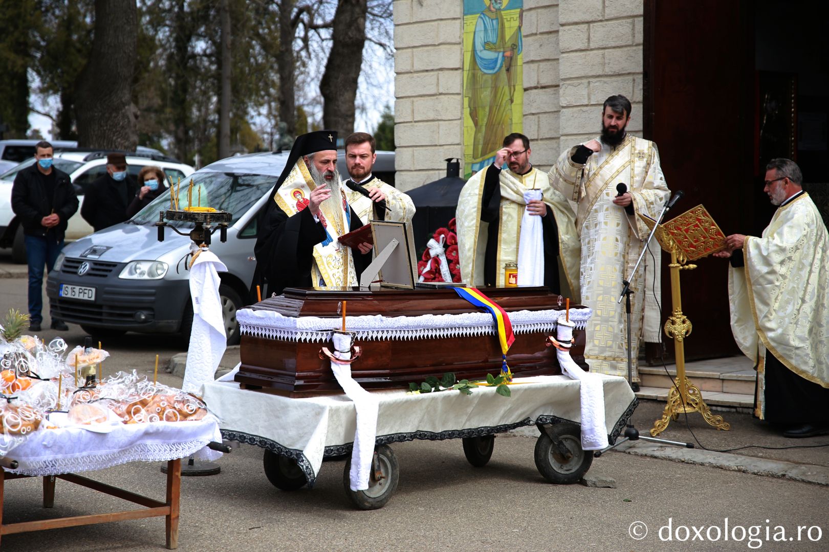 (Video) Profesorul Constantin Simirad, fostul primar al municipiului Iași, a fost înmormântat