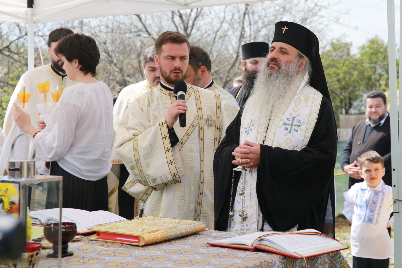 Parohia ieșeană „Sf. Evanghelist Marcu” va avea un sfânt lăcaș. IPS Teofan a pus piatra de temelie a bisericii