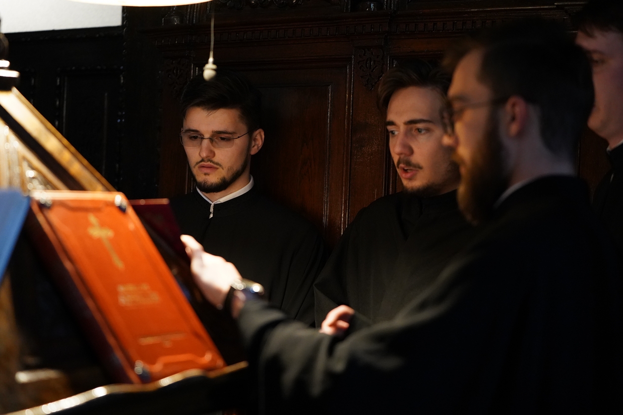 IPS Părinte Mitropolit Teofan le-a vorbit credincioșilor ieșeni despre duhul grijii de multe