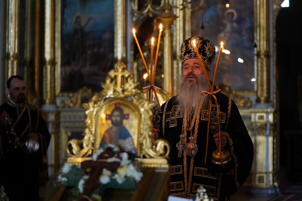 IPS Părinte Mitropolit Teofan le-a vorbit credincioșilor ieșeni despre duhul grijii de multe