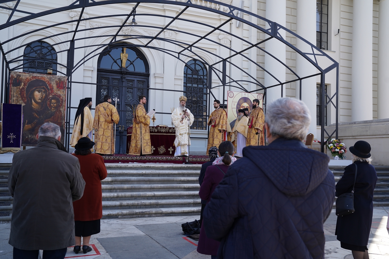 Foto: Constantin Comici „Împărăția lui Dumnezeu cu stăruință multă se dobândește”, le-a spus IPS Părinte Mitropolit Teofan credincioșilor ieșeni