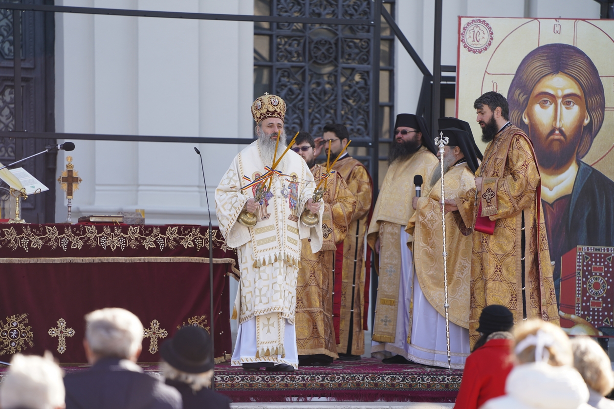 Foto: Constantin Comici „Împărăția lui Dumnezeu cu stăruință multă se dobândește”, le-a spus IPS Părinte Mitropolit Teofan credincioșilor ieșeni